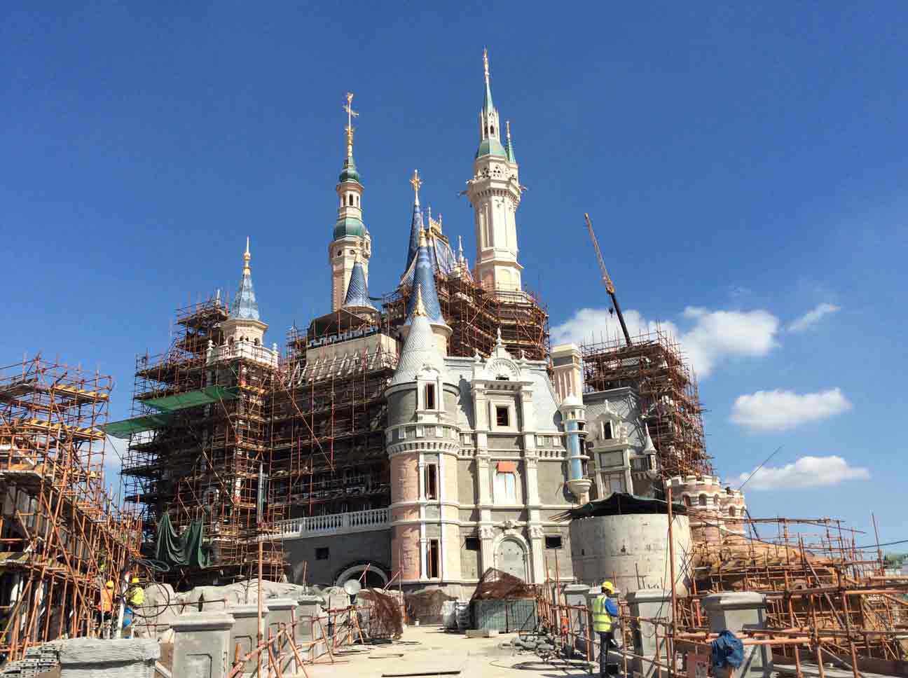 COM4 One Island East.jpg